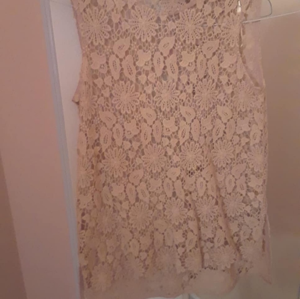 Light rose size XS sleeveless blouse.
